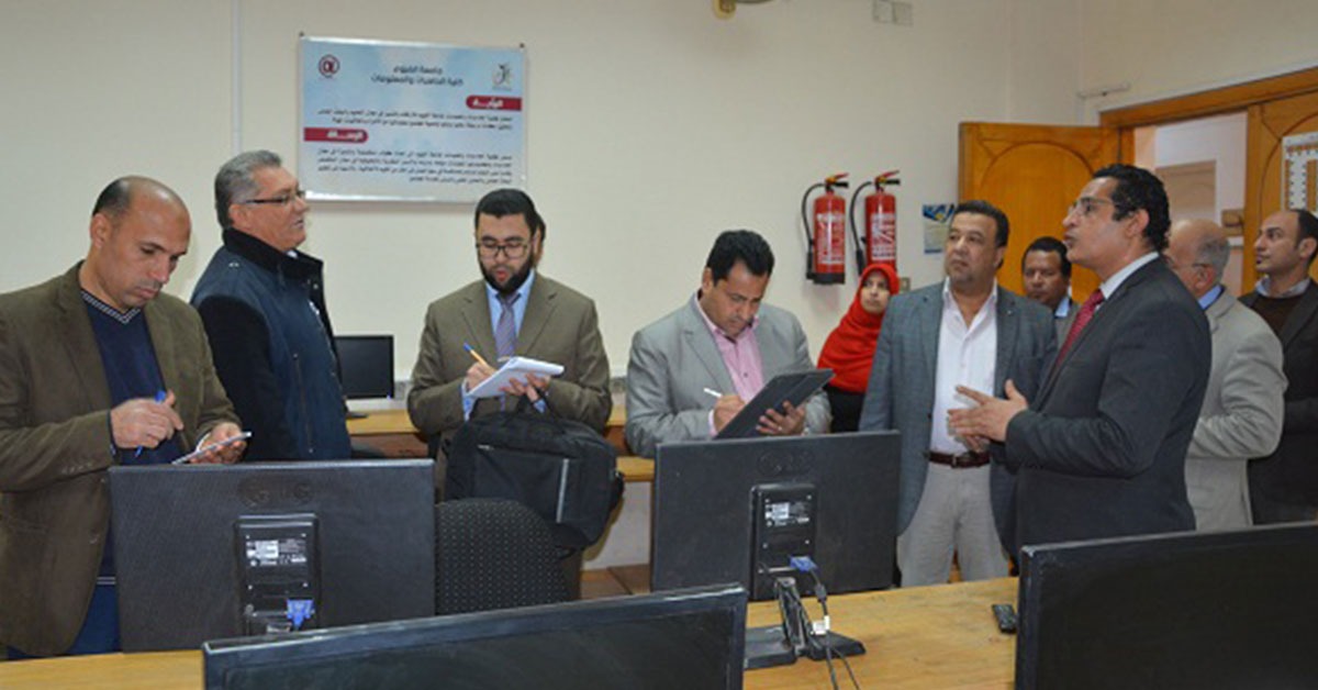 لجنة متابعة تطبيق الاختبارات الإلكترونية تزور جامعة الفيوم