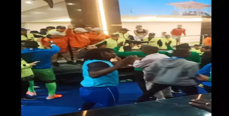  خناقة شوارع بين اللاعبين بعد نهاية مباراة الأهلي والهلال «فيديو» 