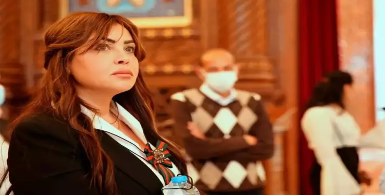  رئيسة حزب مصر أكتوبر تبحث عن عريس لقطتها (صور) 