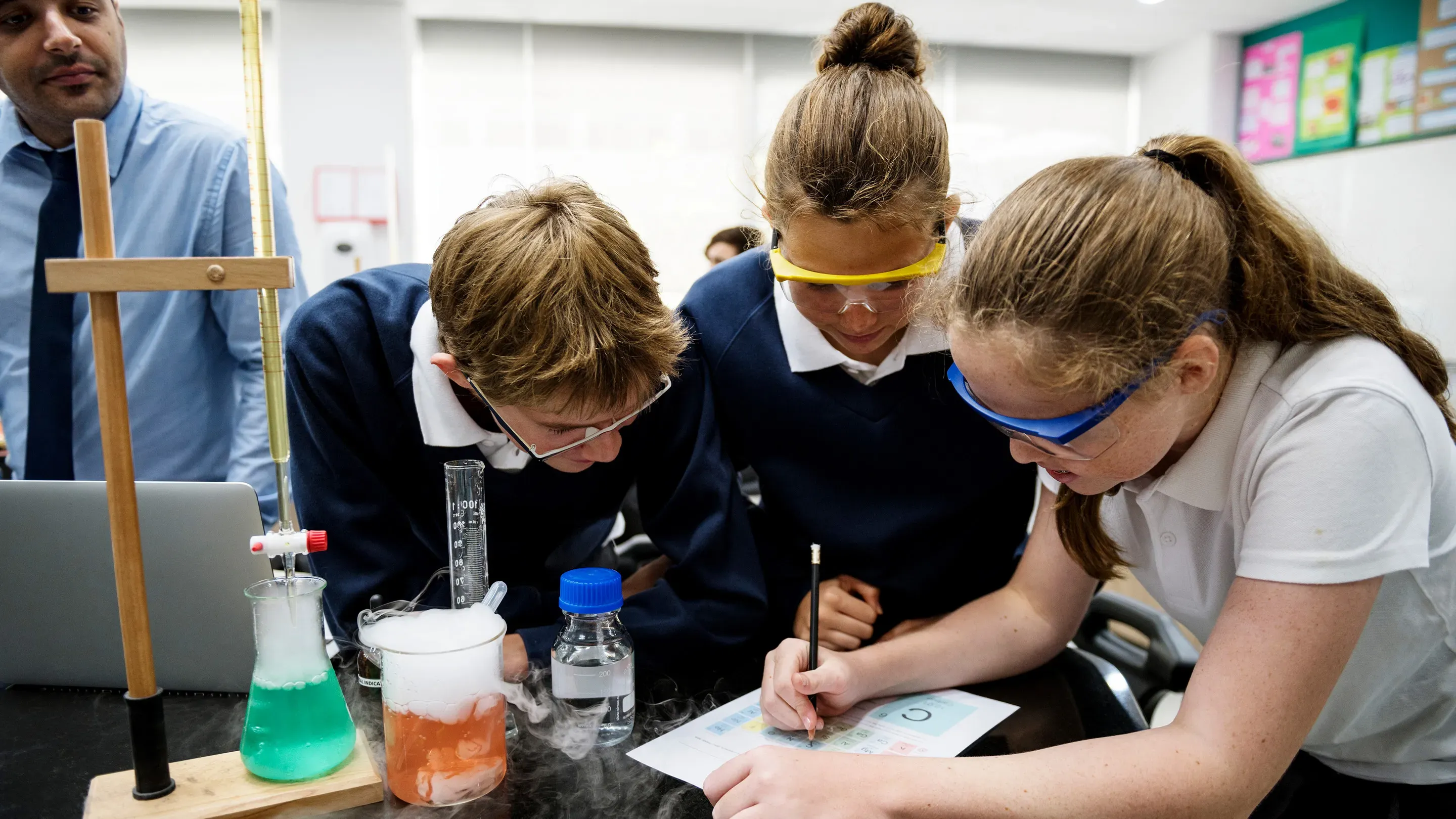 حل الأداء الصفي وواجب وتقييم الأسبوع الحادي عشر ساينس للصف الثاني الإعدادي ترم أول 2026