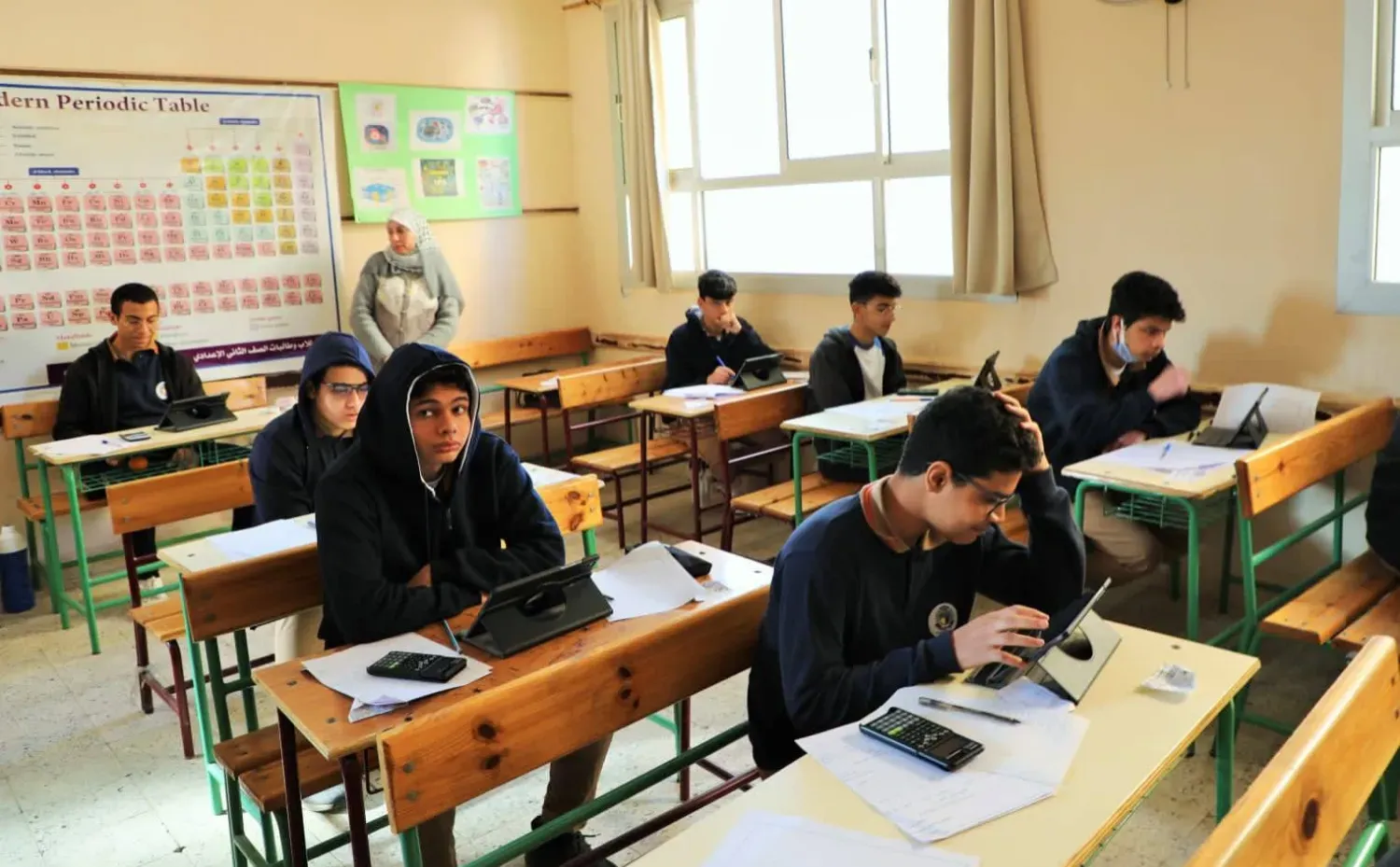 التعليم تلزم واضعي امتحانات الإعدادية بالكتاب المدرسي وتفعل درجات المواظبة بالمدارس