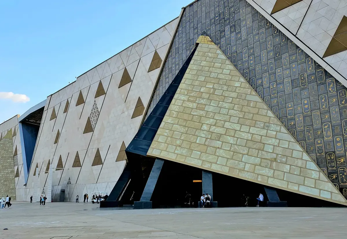 شروط تقديم وظائف سائق بالمتحف المصري الكبير 2026.. السن والمؤهل المطلوب