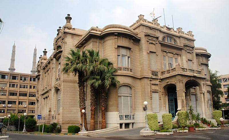  ما هو عنوان جامعة عين شمس الأهلية؟ 