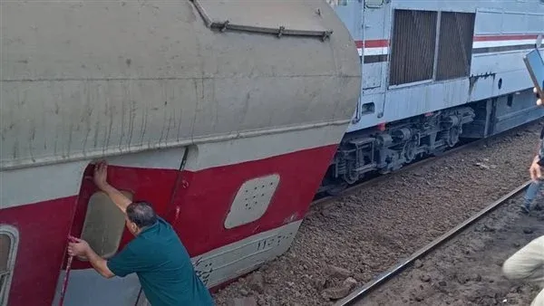 إصابة 14 شخصا في خروج عربة قطار عن القضبان بمحطة الروض في طنطا