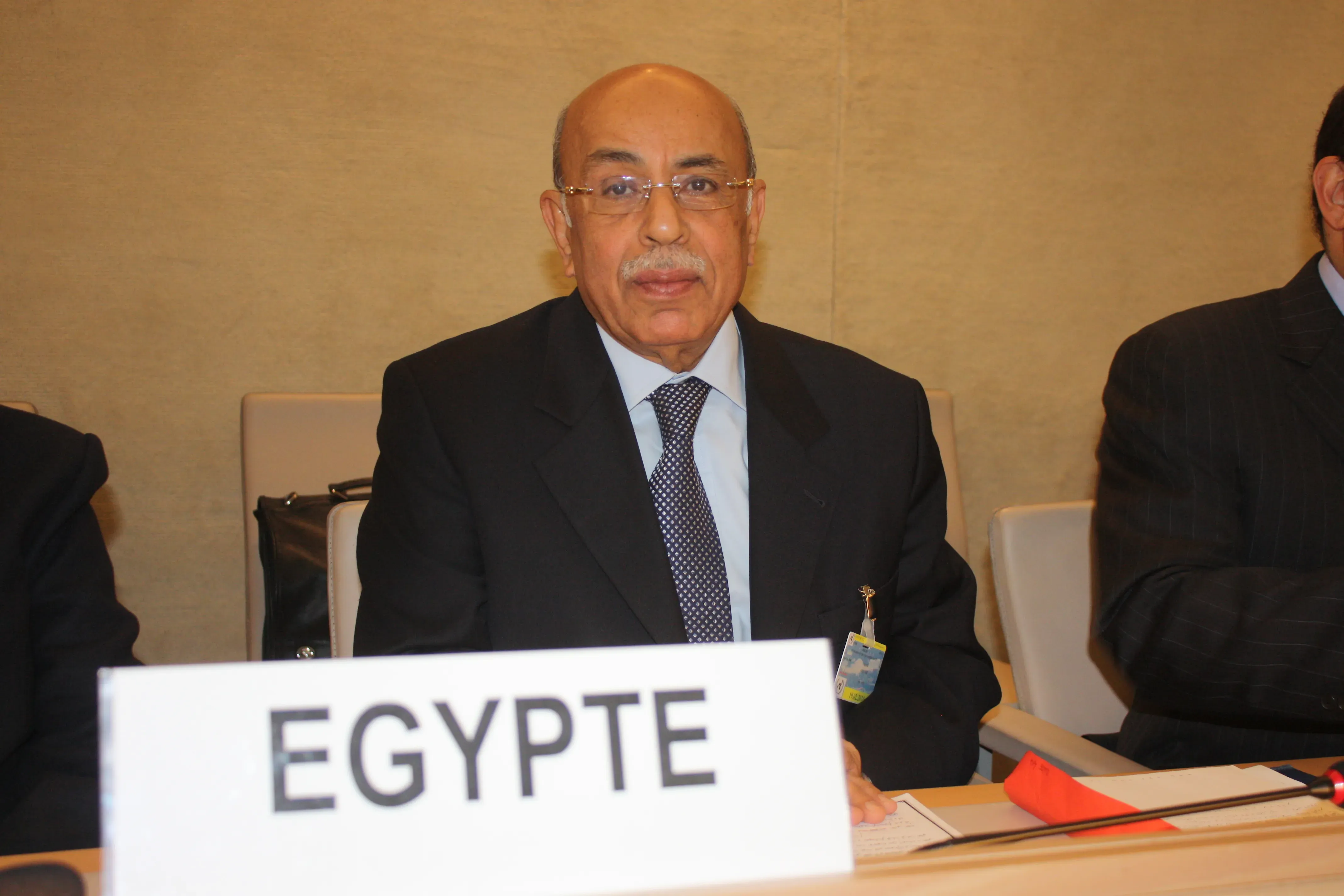 من هو الدكتور مفيد شهاب الذي توفي اليوم؟