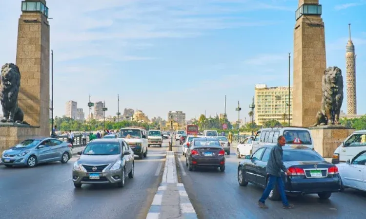 سبب غلق كوبري قصر النيل بشكل كلي.. إدارة مرور القاهرة توضح
