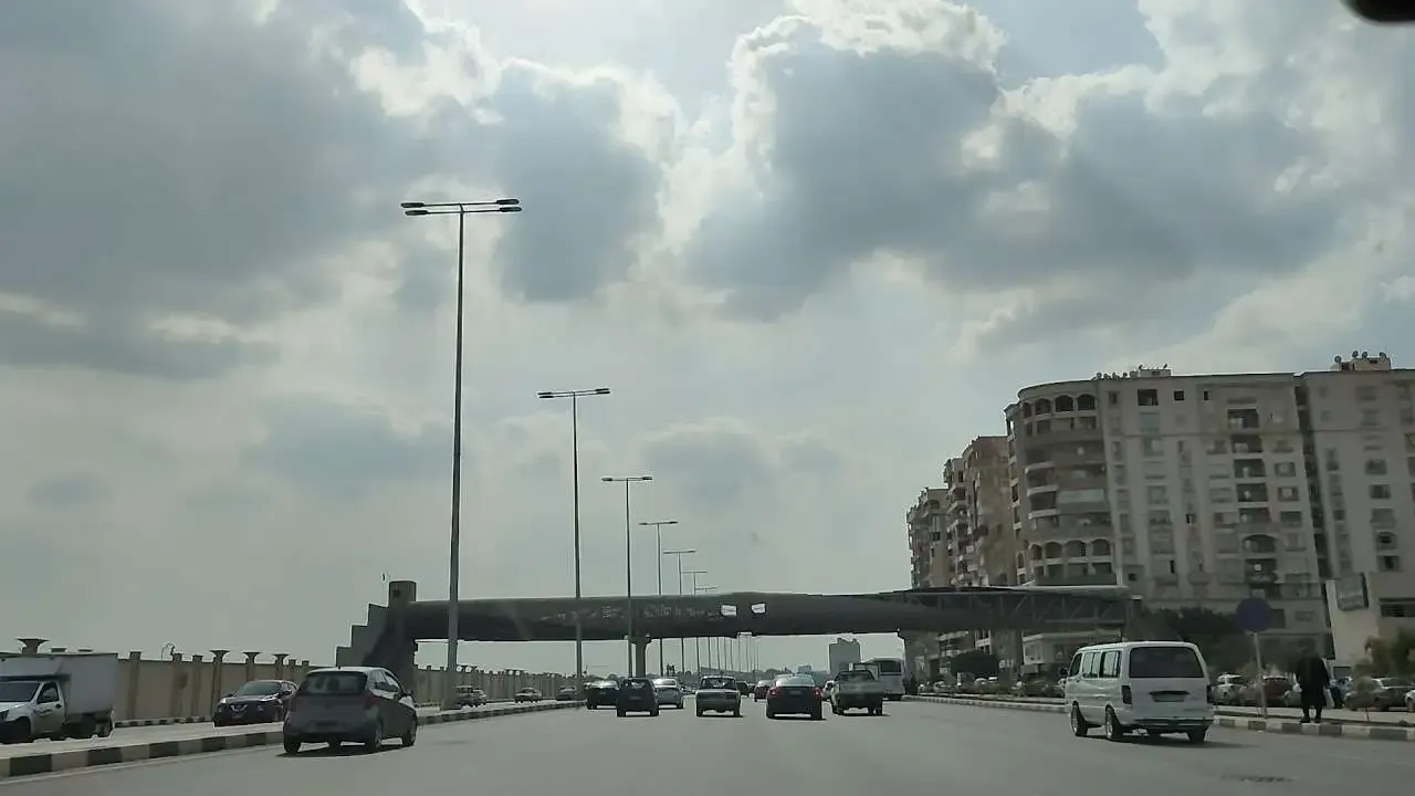 سقوط جزء من كوبري بطريق صلاح سالم.. تفاصيل الواقعة