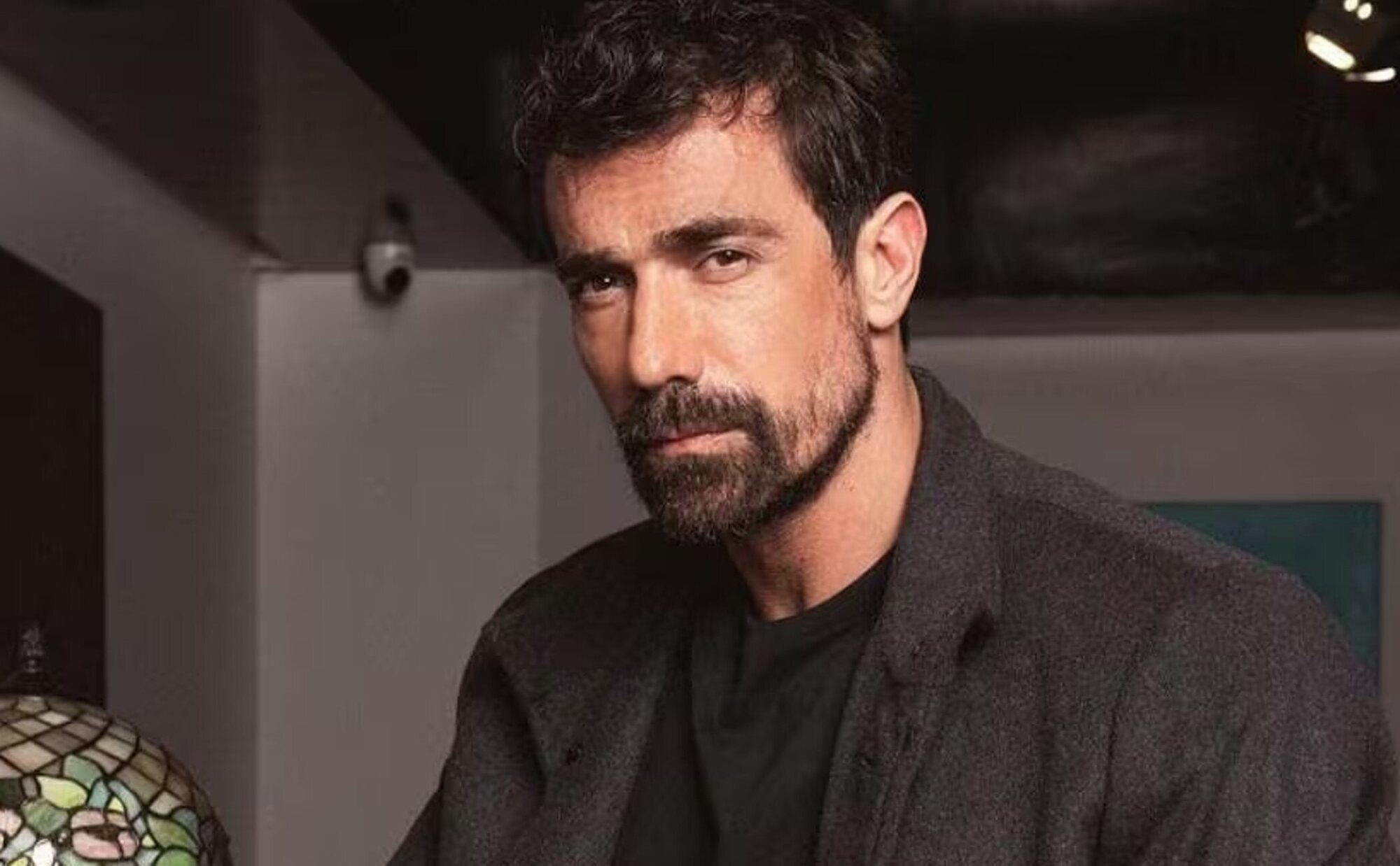 بطل مسلسل حب أبيض وأسود.. سبب القبض على الممثل التركي إبراهيم تشيليكول