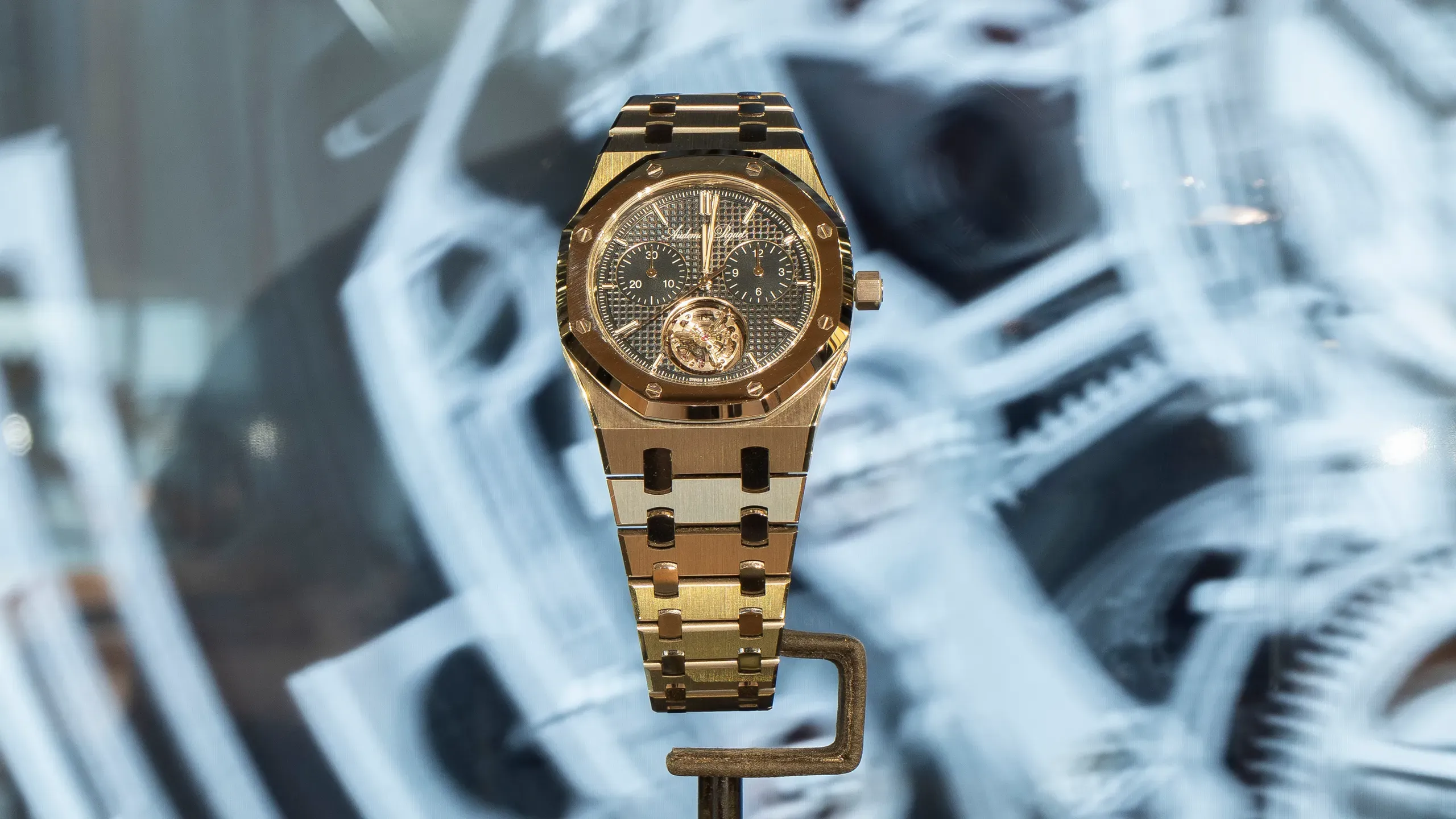 مواصفات وسعر ساعة swatch x audemars piguet 2026