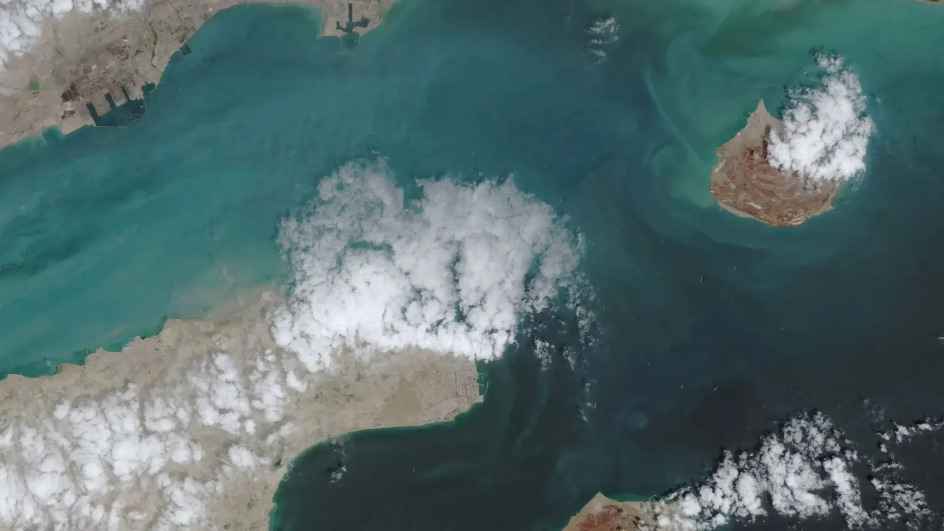 كم عرض مضيق هرمز.. حقائق وأرقام عن الممر المائي الأكثر أهمية