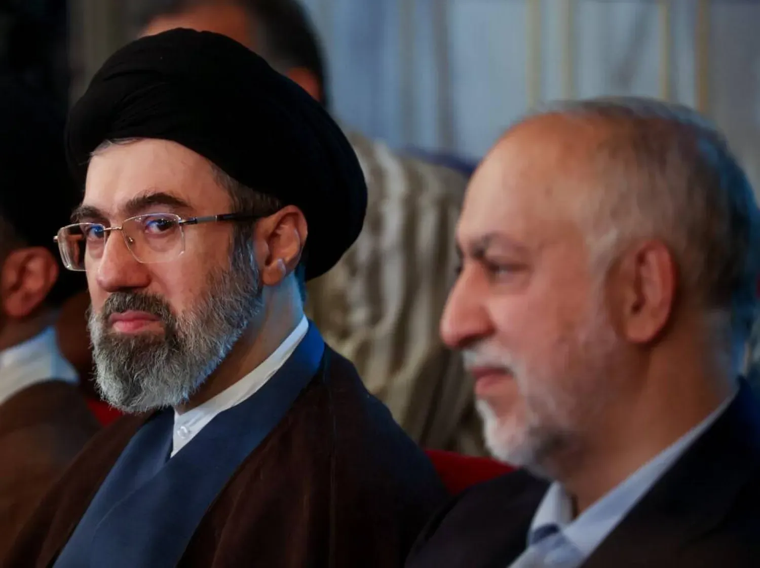 أشقاء مجتبى خامنئي.. 3 رجال وبنتين