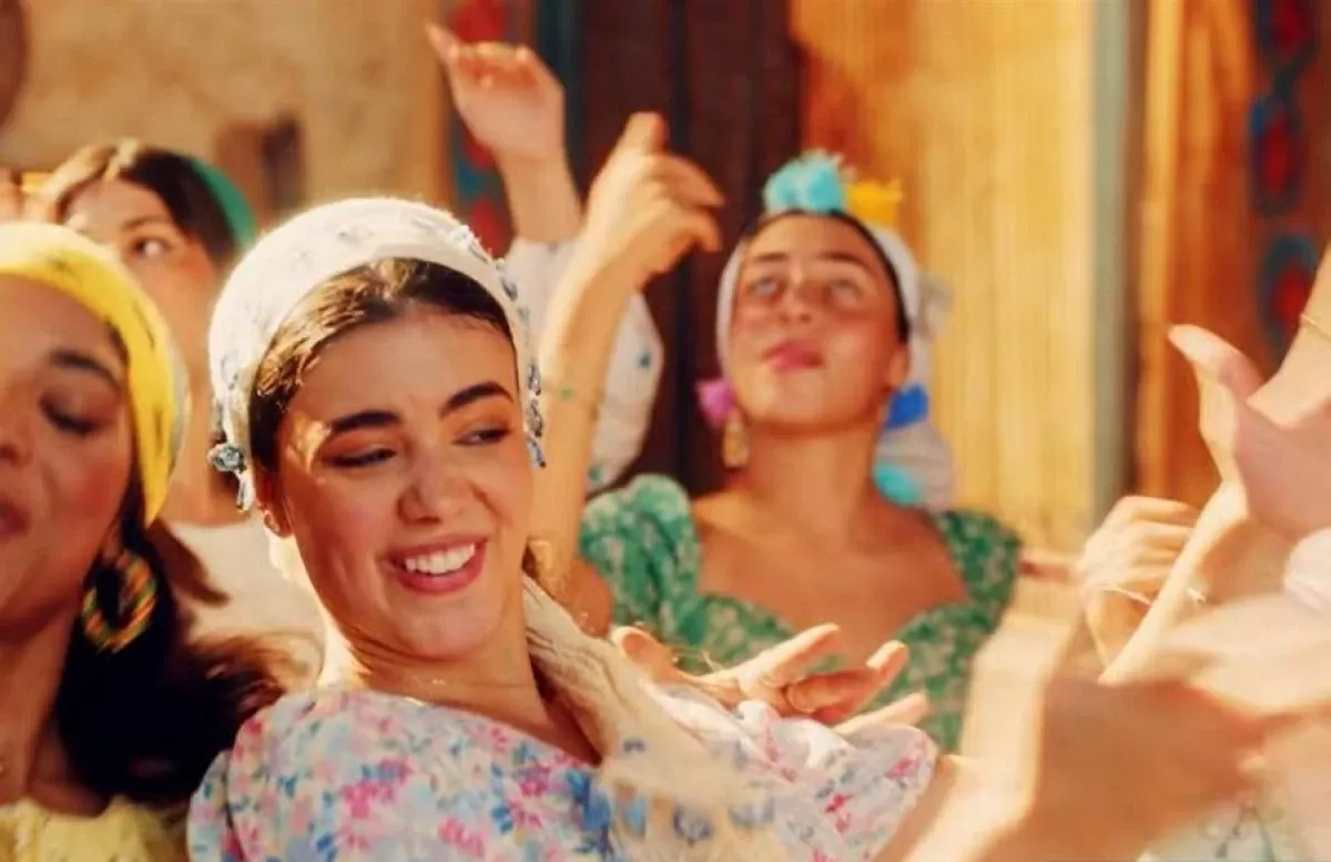 من هي لجين خليفة بطلة كليب أغنية لولا البنات لعمرو دياب؟