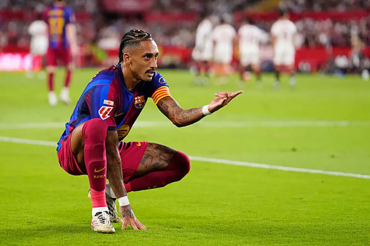 كم مدة إصابة رافينيا عقب مغادرته معسكر منتخب البرازيل؟