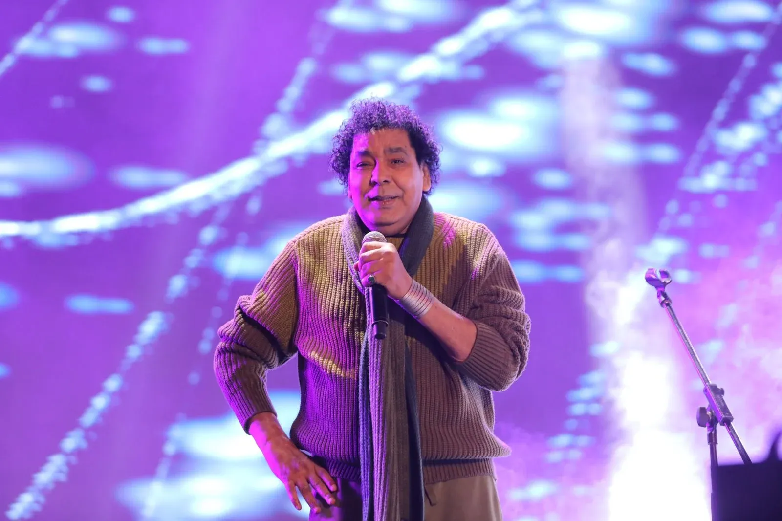 سبب نقل محمد منير إلى المستشفى.. الحالة الصحية للكينج قبل حفل دبي