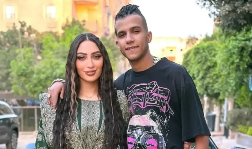 الأجهزة الأمنية تتدخل لفحص فيديو مشاجرة زوجة عصام صاصا مع صبية  في الشارع