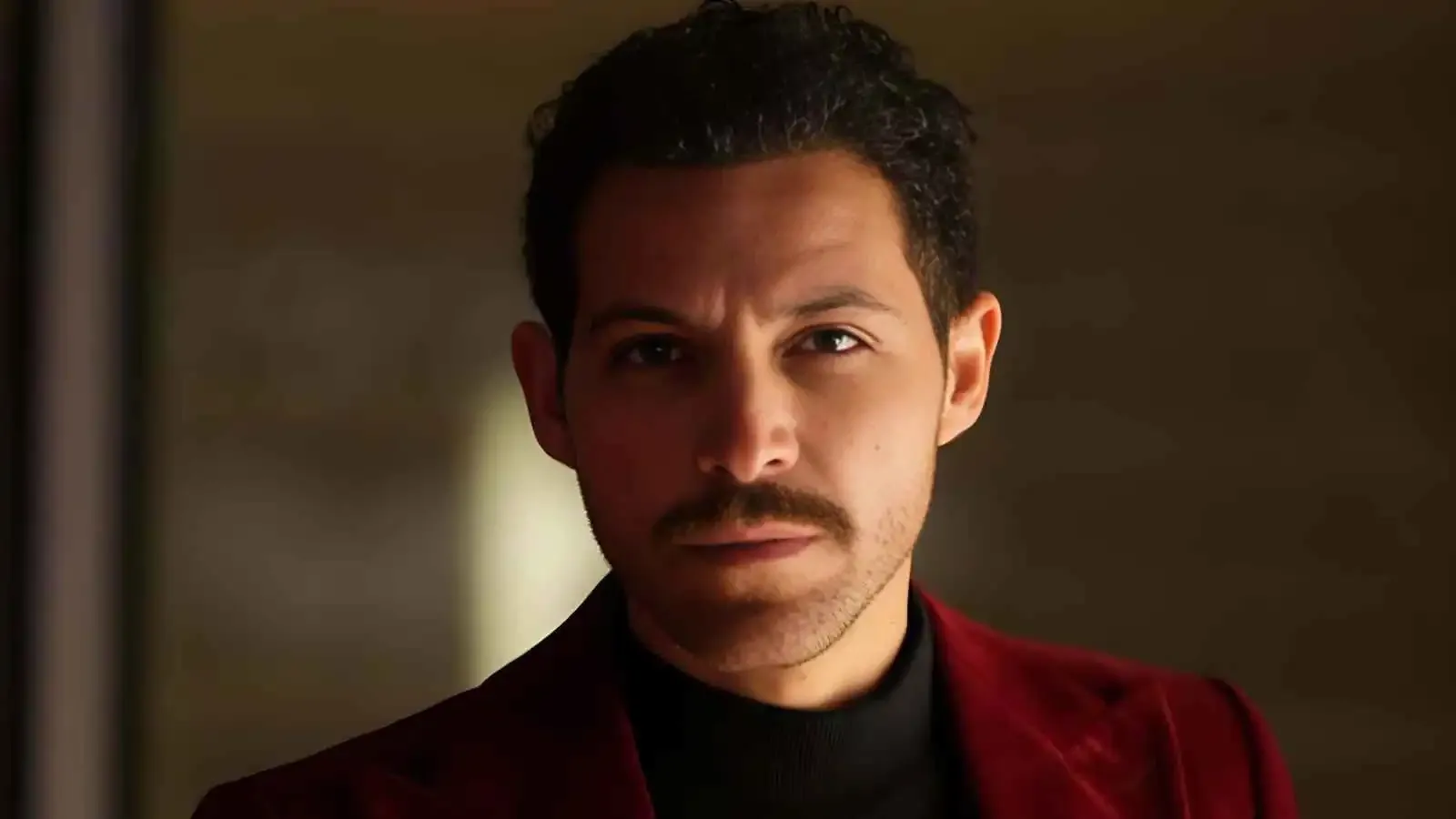 سافرت وحرمتني من ابني.. خلاف جديد يمر به محمود حجازي بعد سفر نجله بالخارج دون علمه