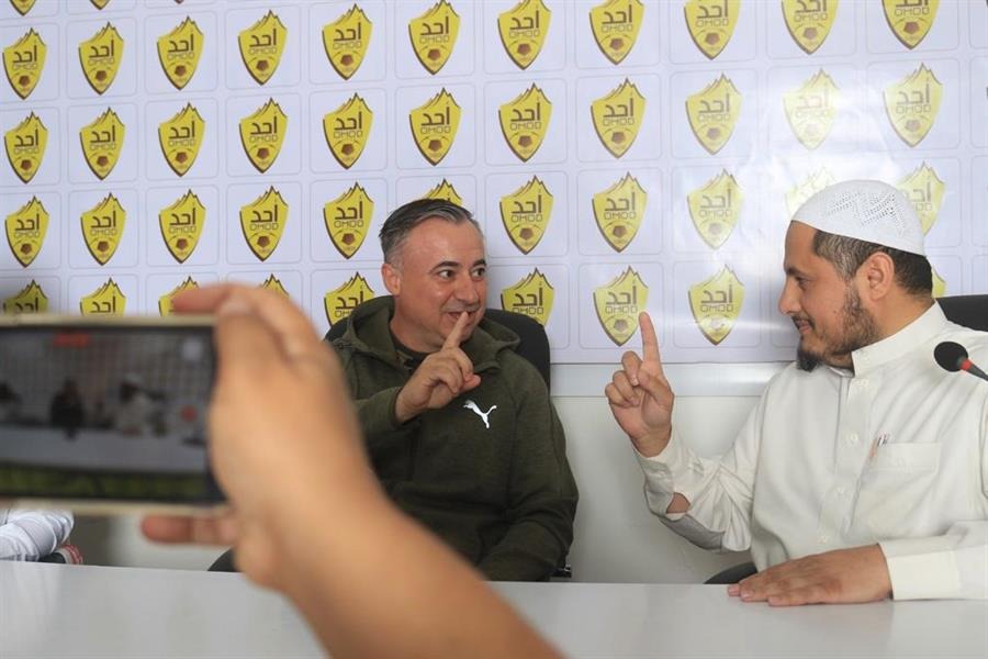  بورقا دانيلو مدرب أحد السعودي يسلم في ليلة رمضان 