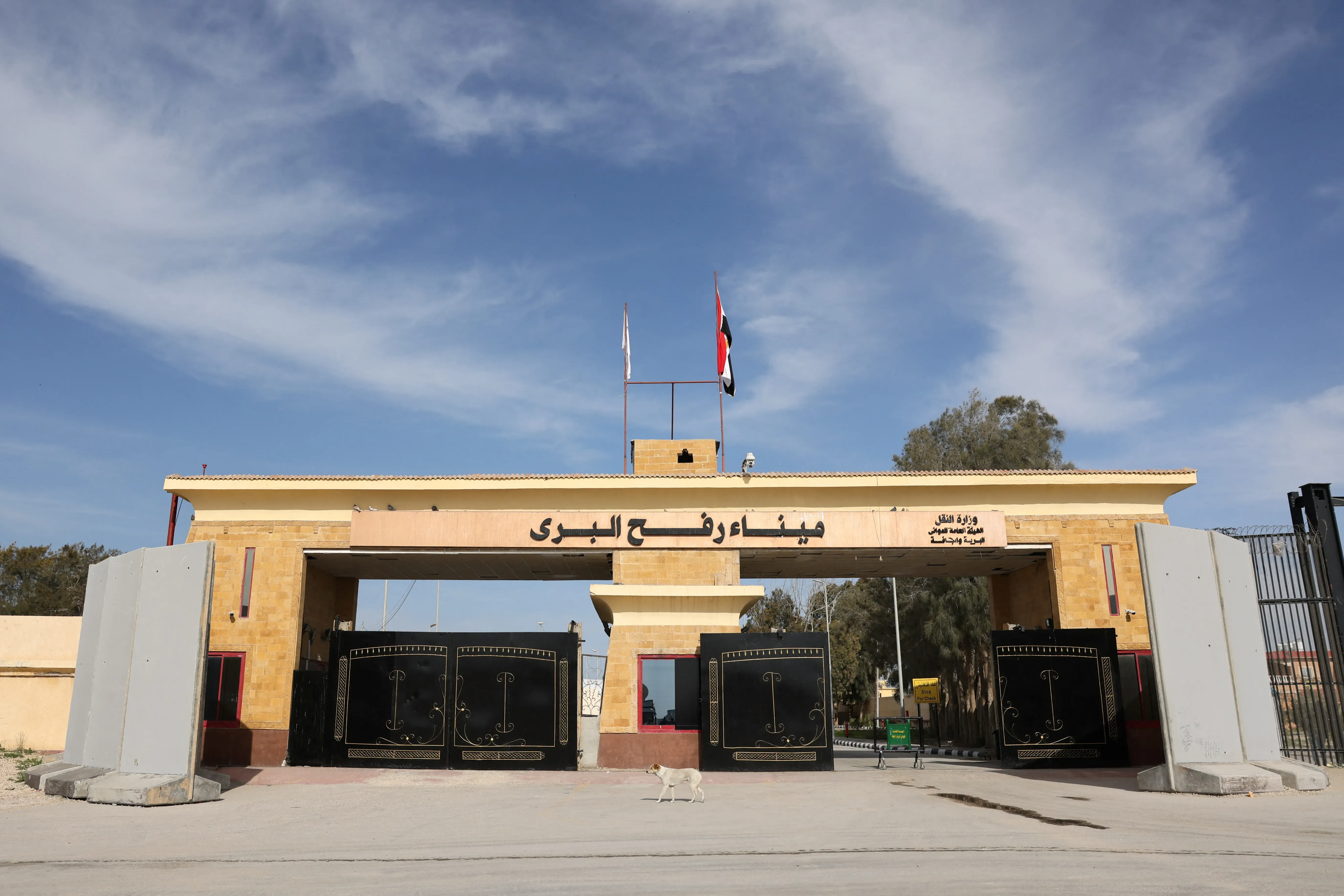 هل سيتم فتح معبر رفح للخروج من غزة خلال الأيام المقبلة؟.. هيئة الاستعلامات ترد