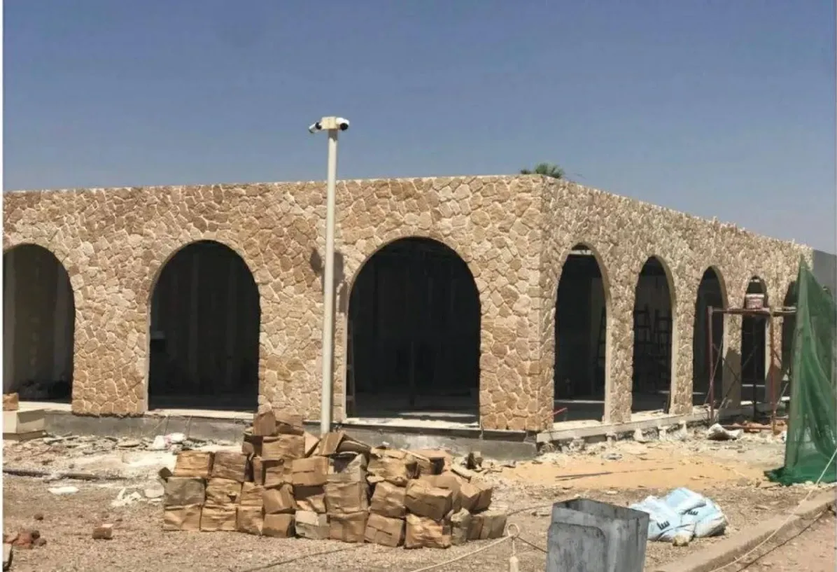 هل تم إنشاء كافيتريا بجوار البحيرة المقدسة بمعابد الكرنك؟