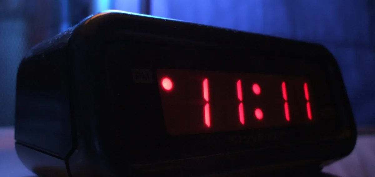 الساعة الآن مع بدء تطبيق التوقيت الشتوى