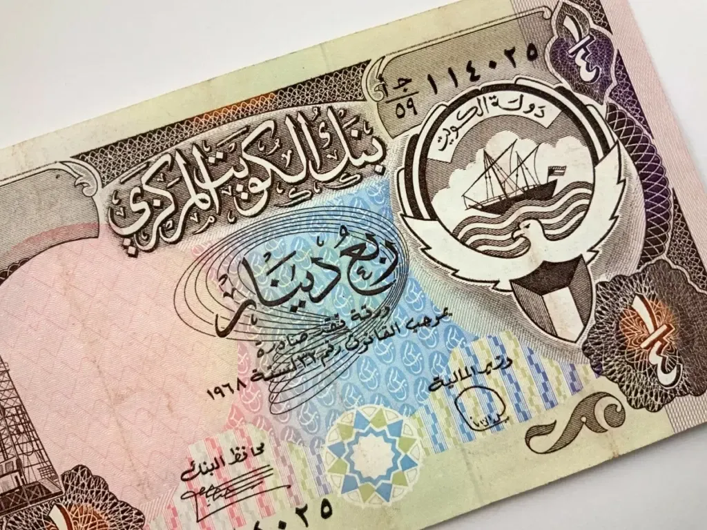 سعر الدينار الكويتي في السوق السوداء الاثنين 4 أغسطس 2025.. انخفاض طفيف