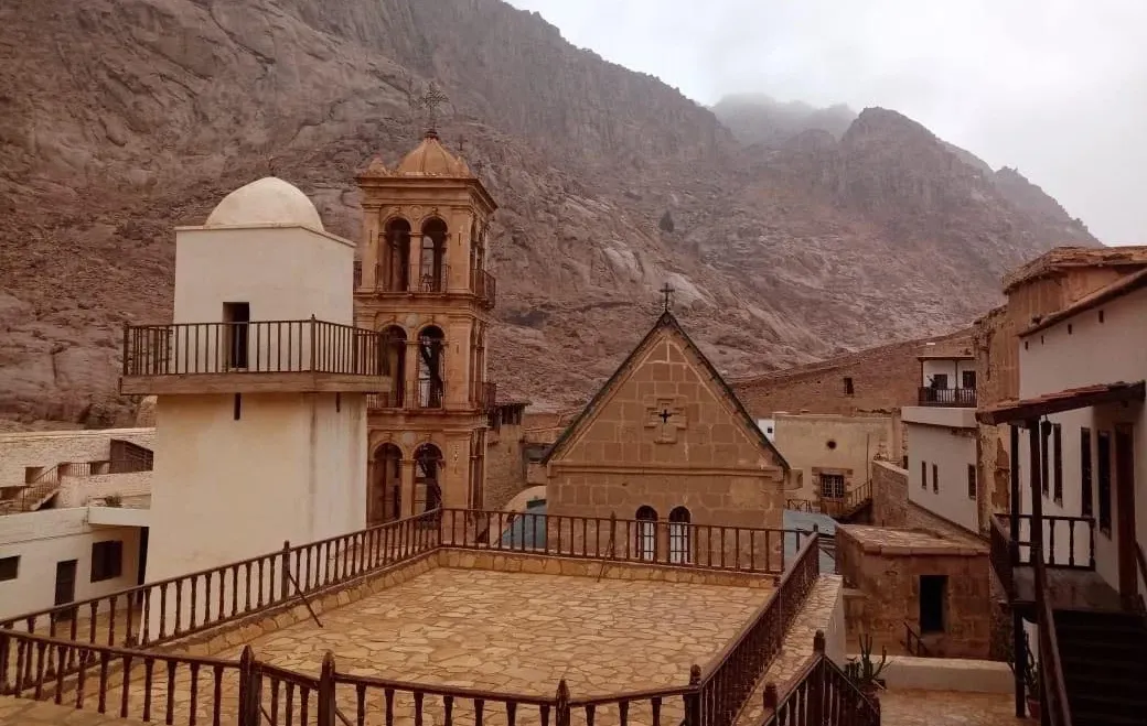 أزمة إخراج رهبان دير سانت كاترين بالقوة على يد المطران المخلوع دميانوس «فيديو»