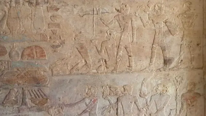 اكتشاف 3 مقابر صخرية جديدة في سقارة.. كنوز أثرية تكشف أسرار قادة وجيش الدولة الحديثة