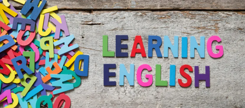 امتحانات الأضواء لغة إنجليزية الصف الثاني الإعدادي شهر أبريل 2026 بالحل