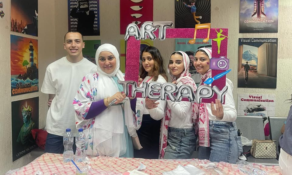  «العلاج بالفن» مشروع تخرج بكلية الإعلام جامعة الأهرام الكندية 2025 