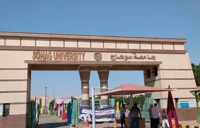 بسبب مهنة والدها.. عدم تعيين الأولى على كلية الألسن بجامعة سوهاج