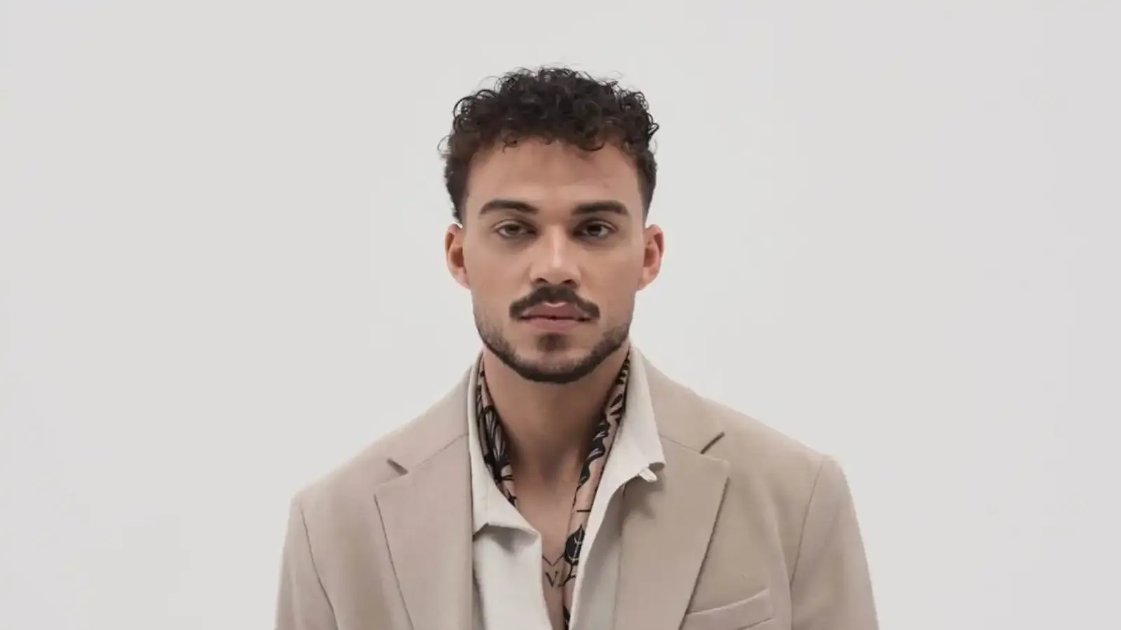 ماذا قال حسام السيلاوي وتسبب بالقبض عليه بتهمة ازدراء الأديان؟