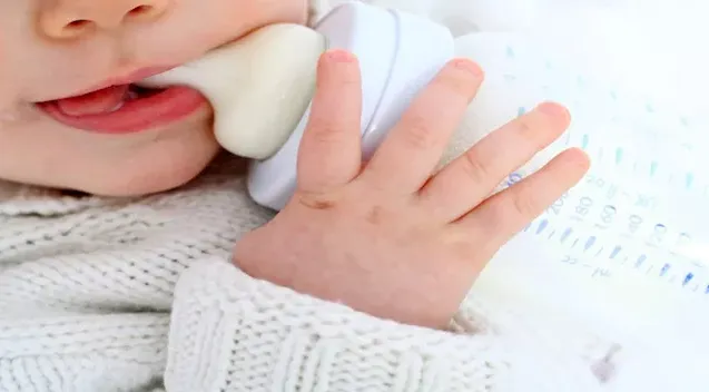 صورة خاطفة رضيعة مستشفى الحسين الجامعي بعد سقوطها في قبضة الأمن