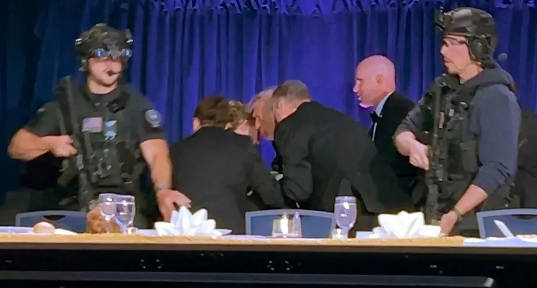 محاولة اغتيال ترامب 2026.. إطلاق ناري قرب حفل عشاء مراسلي البيت الأبيض (فيديو)