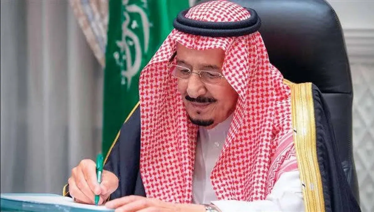 «عزّنا بطبعنا» إجازة اليوم الوطني كم يوم للقطاع الحكومي1447-2025؟