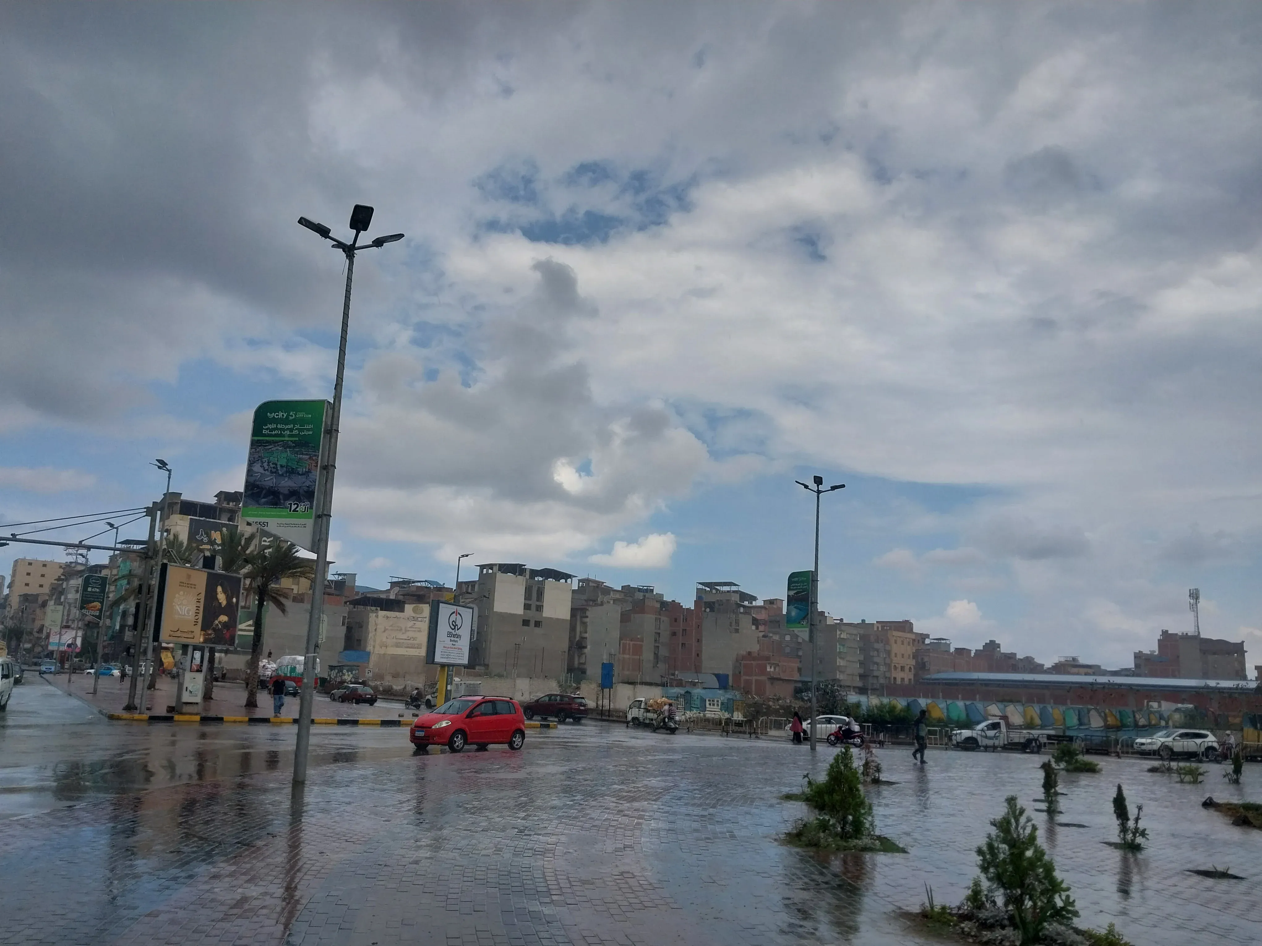تحول مفاجئ للطقس.. شلالات أمطار تضرب دمياط (صور وفيديو)