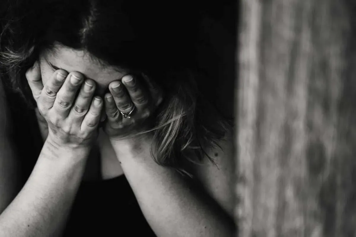 تفاصيل فيديو الإسماعيلية.. زوجة توثق لحظة ضبط زوجها مع فتيات داخل سيارة