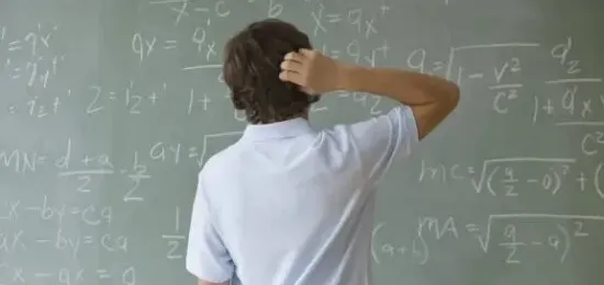 هل يقدر ناتج الطرح ٣٥٣٤ - ١٧٦٩ باستعمال التقريب إلى أقرب ألف بالعدد ١٠٠٠؟