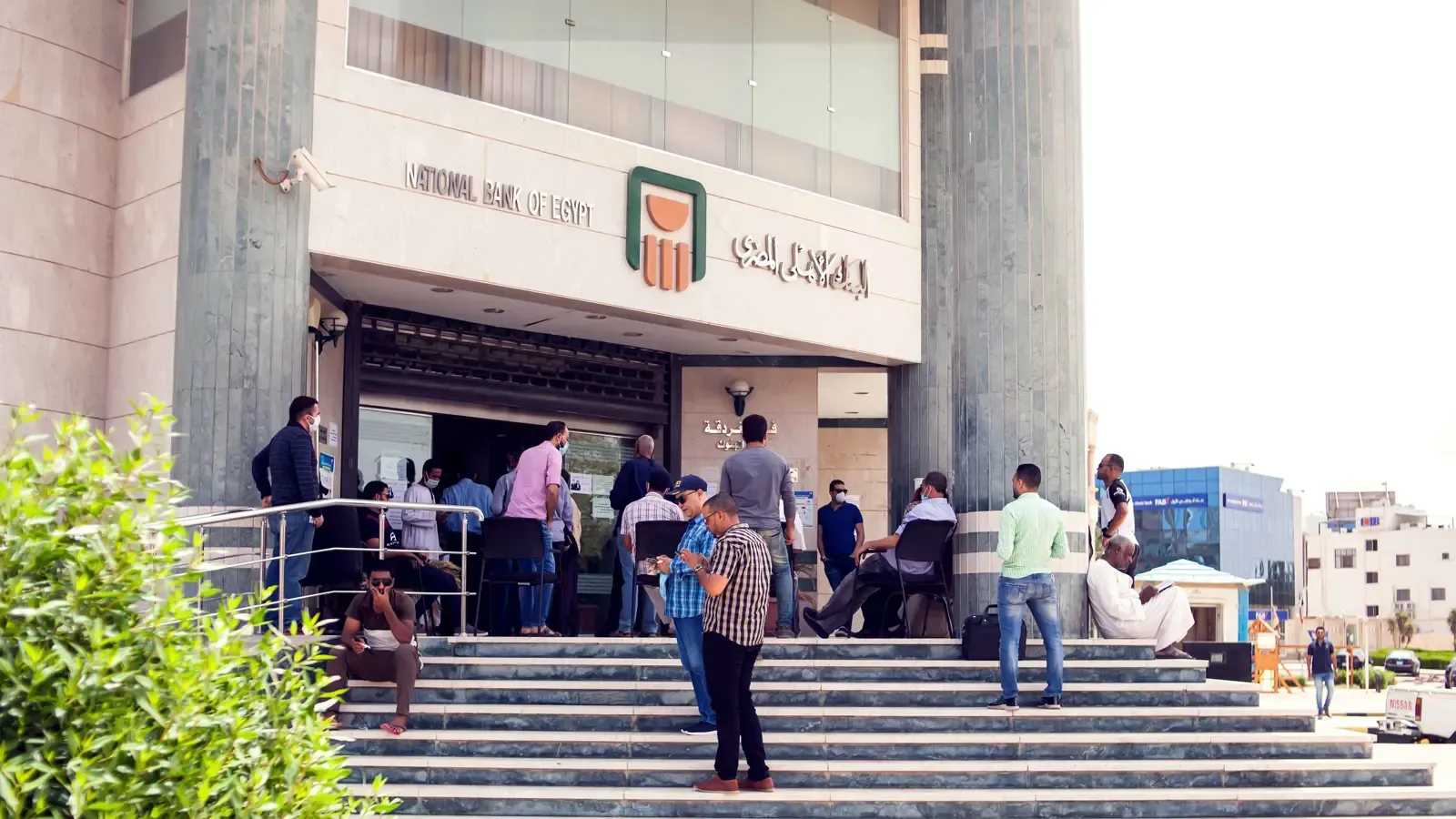 هي البنوك مفتوحة الأحد ولا لا في أبريل 2026؟