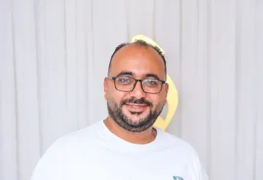 أثناء هروبه من كلاب ضالة.. مصرع شاب إثر سقوطه من دراجته النارية ببورسعيد