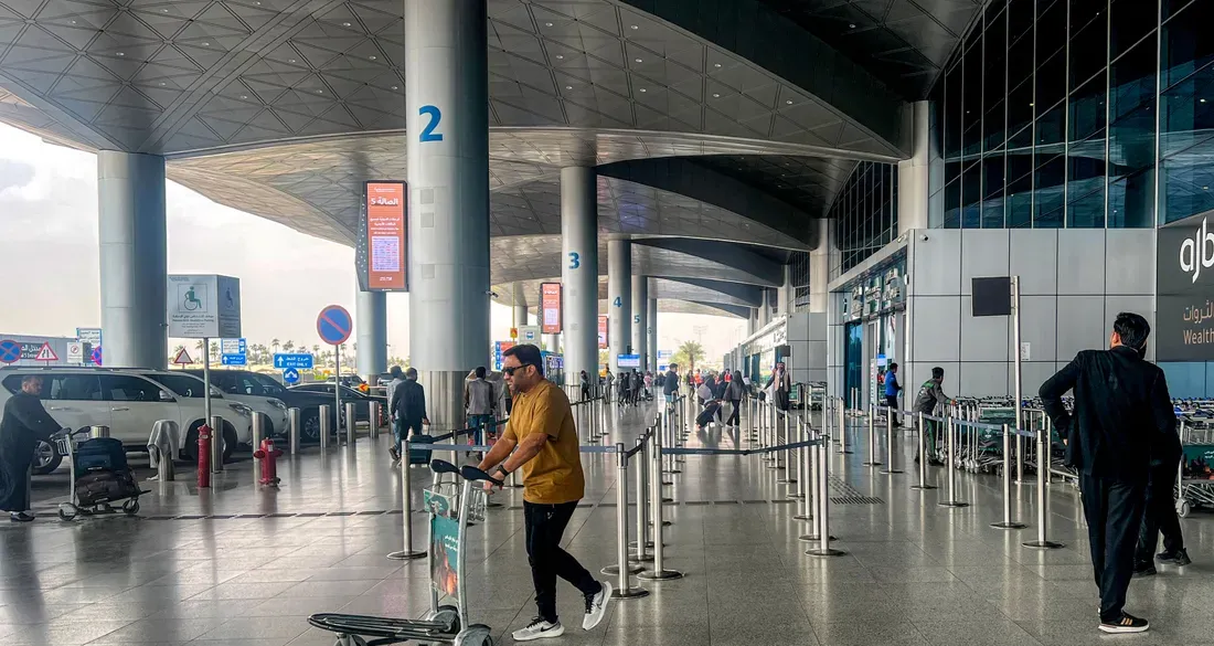 ماذا حدث داخل مطار الملك خالد بالرياض؟.. مصرية تروي لحظات الانفجار