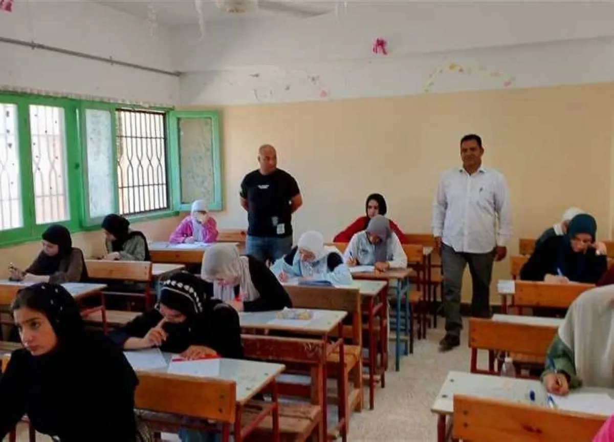 إغماء وهبوط بالدورة الدموية.. إصابة 3 معلمين خلال امتحان العربي بالثانوية العامة 2026