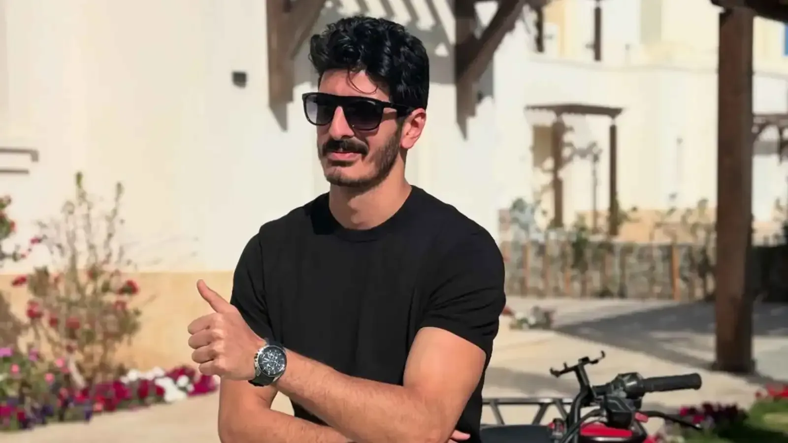 بعد اتهامه بنشر فيديوهات خادشة للحياء.. موعد خروج شاكر محظور من السجن