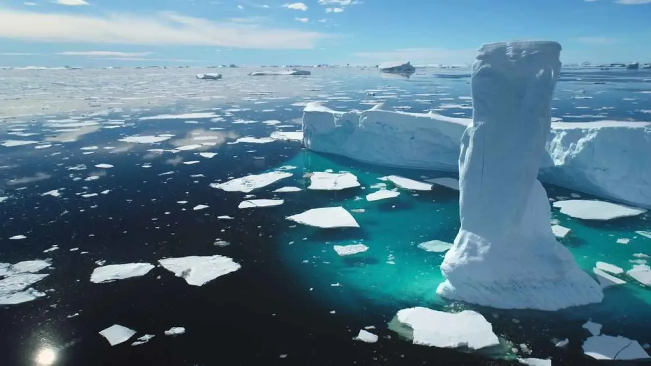 القارة القطبية الجنوبية تذوب من الأسفل بسبب مياة حارة في عمق المحيط