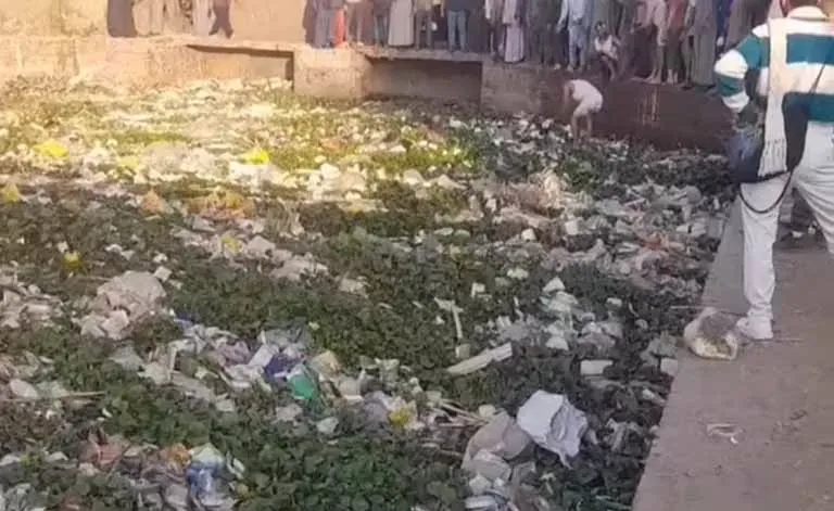 مأساة في طريق المدرسة.. غرق تلميذة بالترعة وإصابة 10 بحادث تروسيكل أسيوط اليوم (صور)