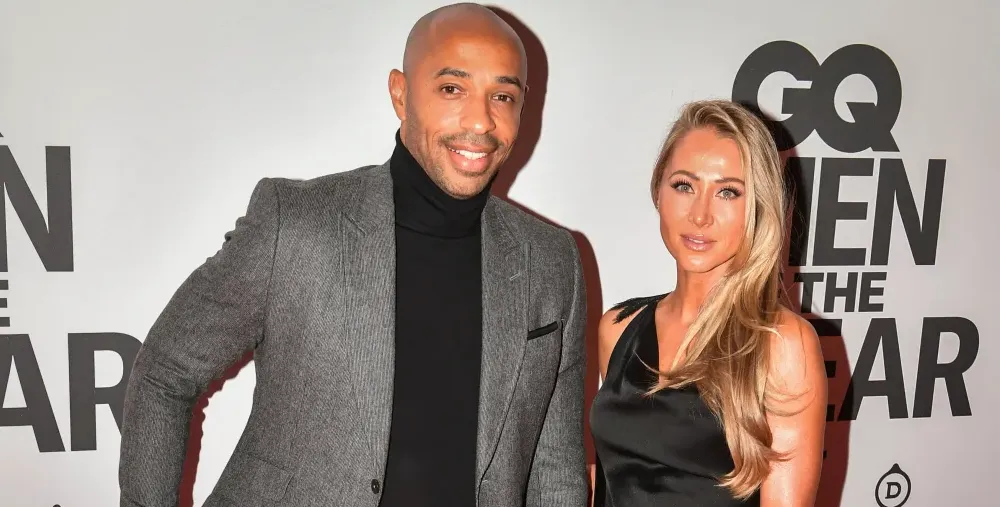 بالصور.. تيري هنري يحتفل بعيد ميلاد زوجته أمام الأهرامات