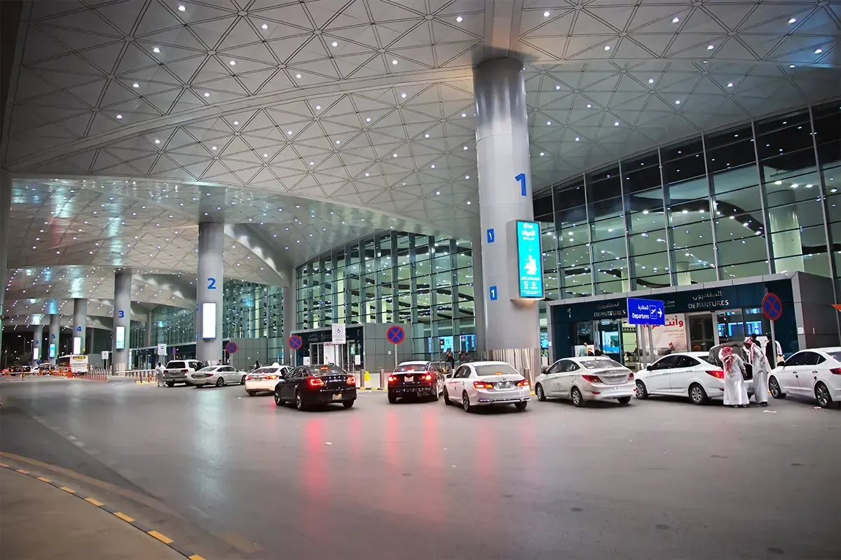هل مطار الرياض مغلق بسبب الوضع الأمني في المنطقة؟