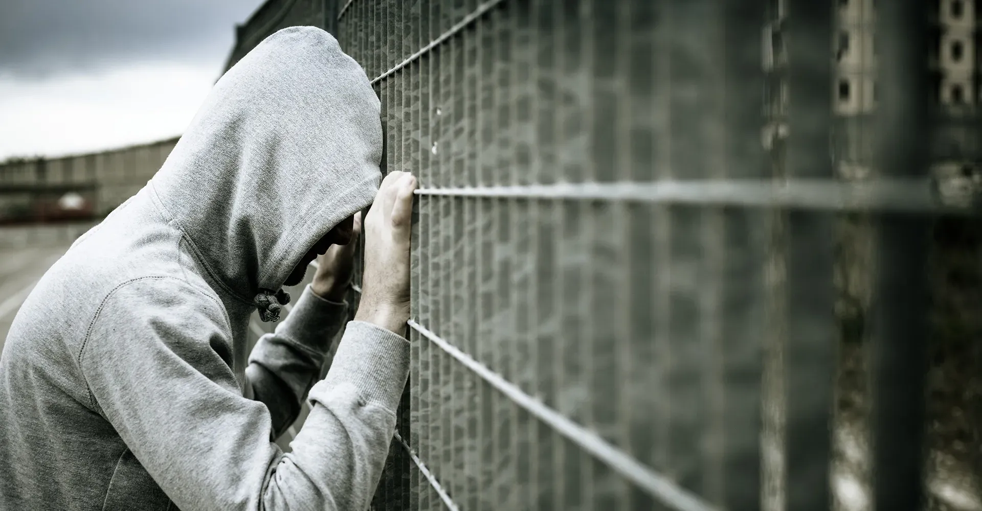 مفاجأة.. أم طفل جريمة المنشار تطالب بإعدامه