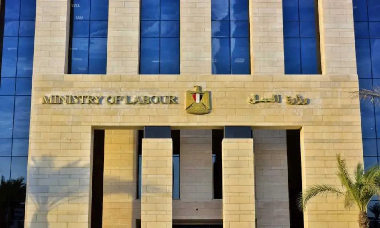 وزارة العمل تفتح التوظيف لمن تجاوزوا سن الـ40.. اعرف التفاصيل