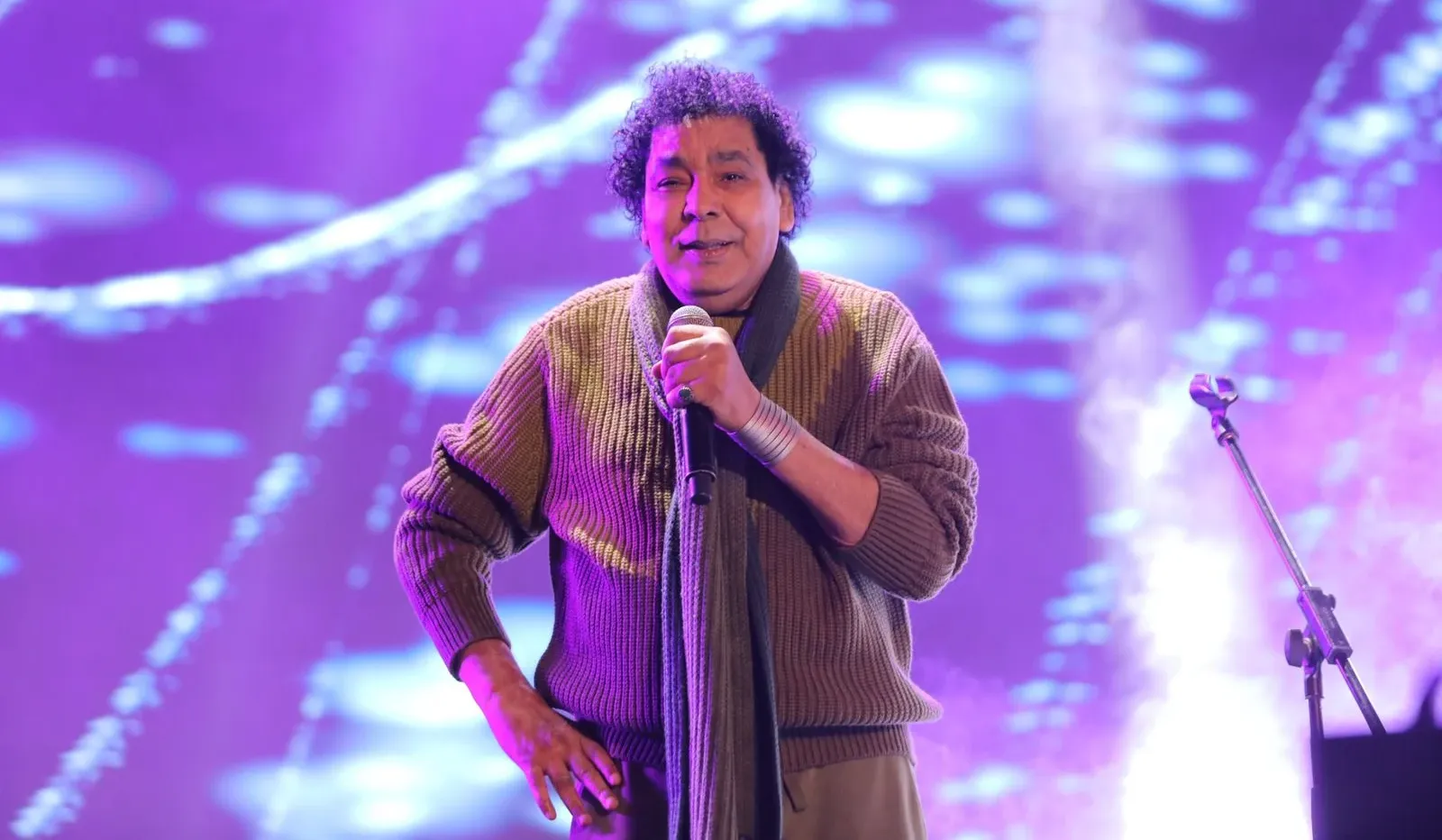 حجز محمد منير في المستشفى.. ما حقيقة دخوله الرعاية المركزة؟