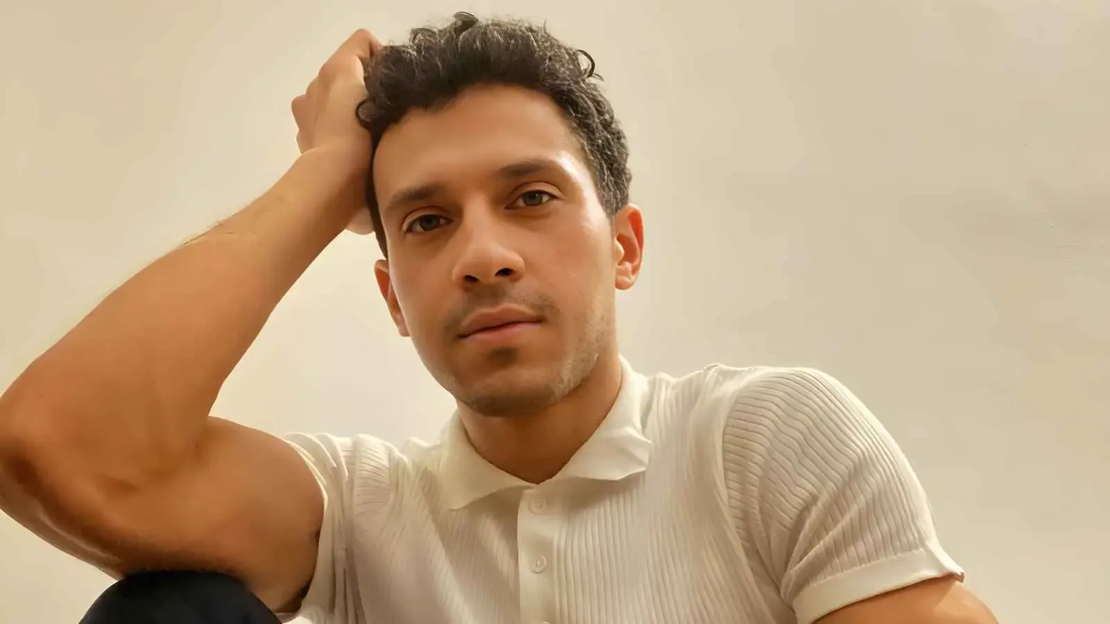 هل عصام عمر متزوج أم أعزب؟